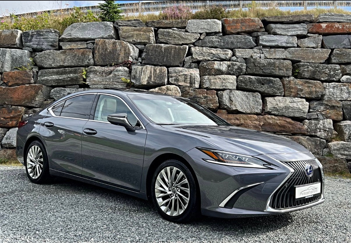 Lexus ES 300h 2.5 E-CVT, 218ps, 2019