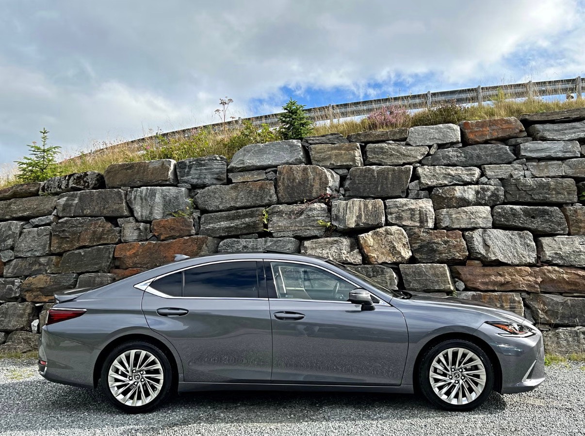Lexus ES 300h 2.5 E-CVT, 218ps, 2019