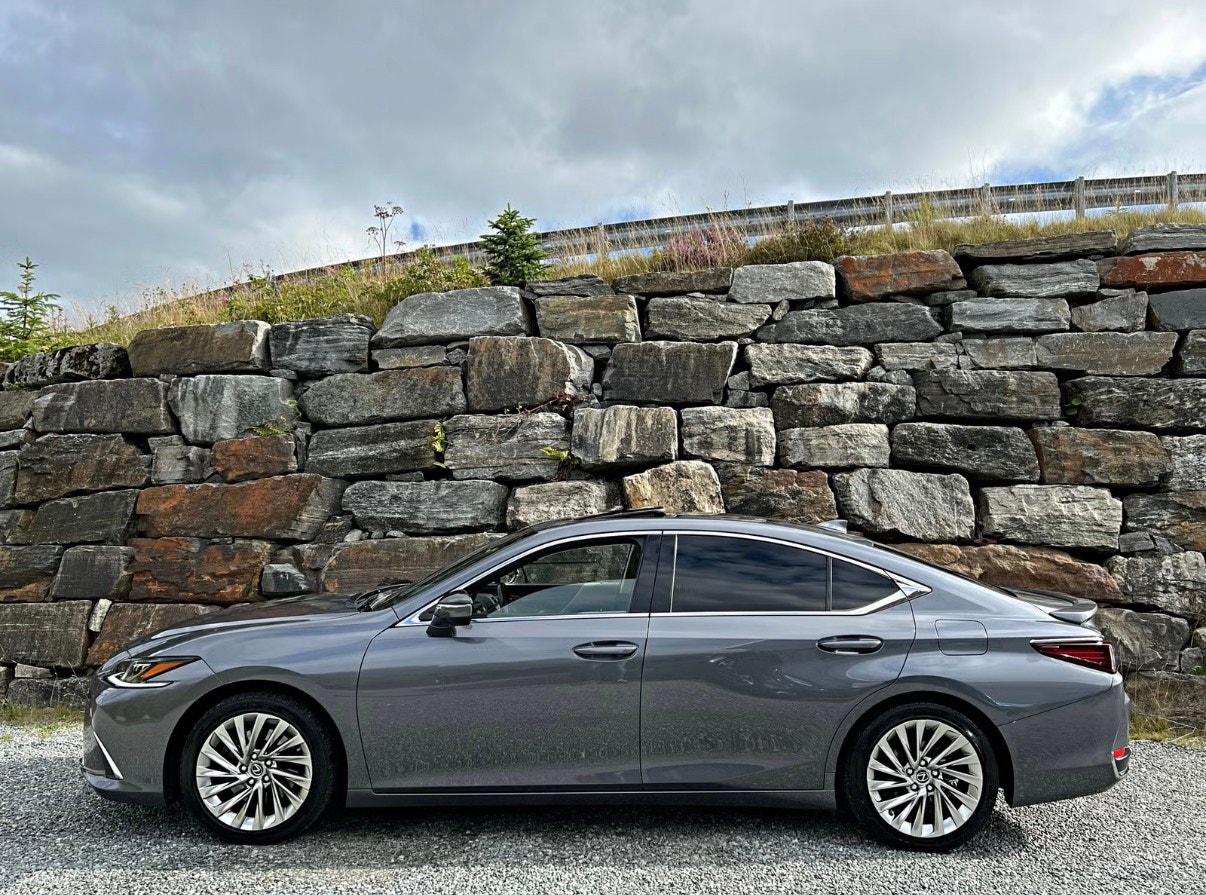 Lexus ES 300h 2.5 E-CVT, 218ps, 2019