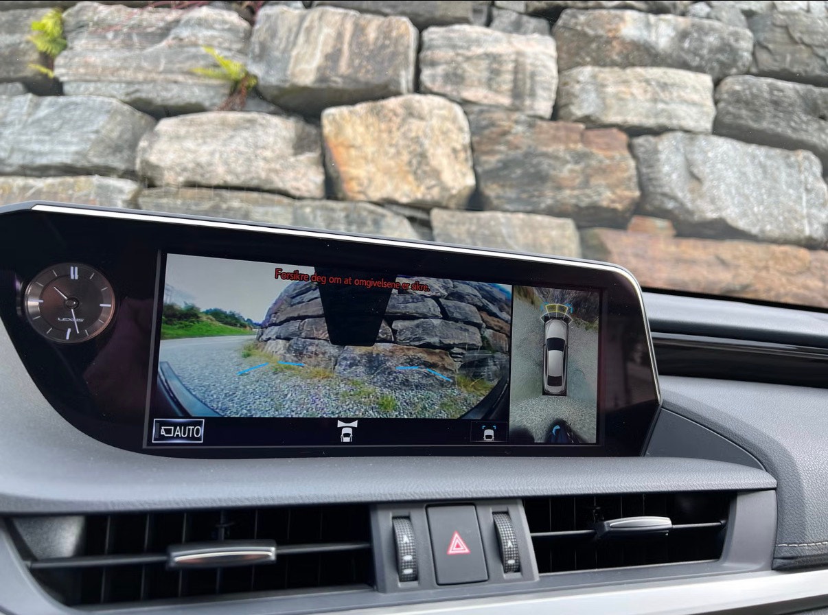Lexus ES 300h 2.5 E-CVT, 218ps, 2019