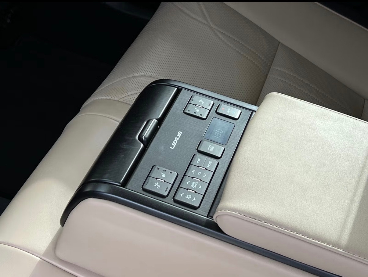 Lexus ES 300h 2.5 E-CVT, 218ps, 2019