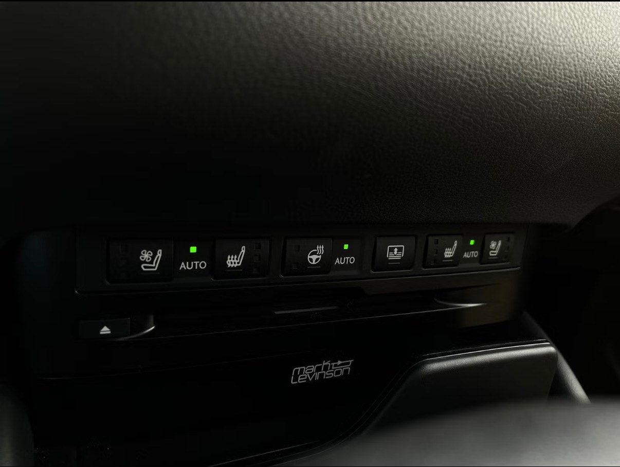 Lexus ES 300h 2.5 E-CVT, 218ps, 2019