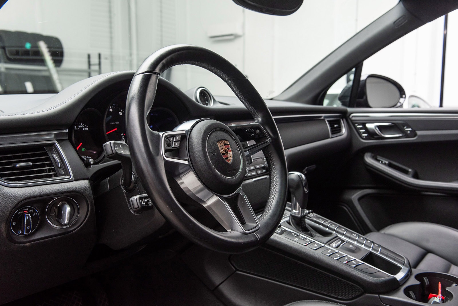 Porsche Macan PDK, 252hp, 2018