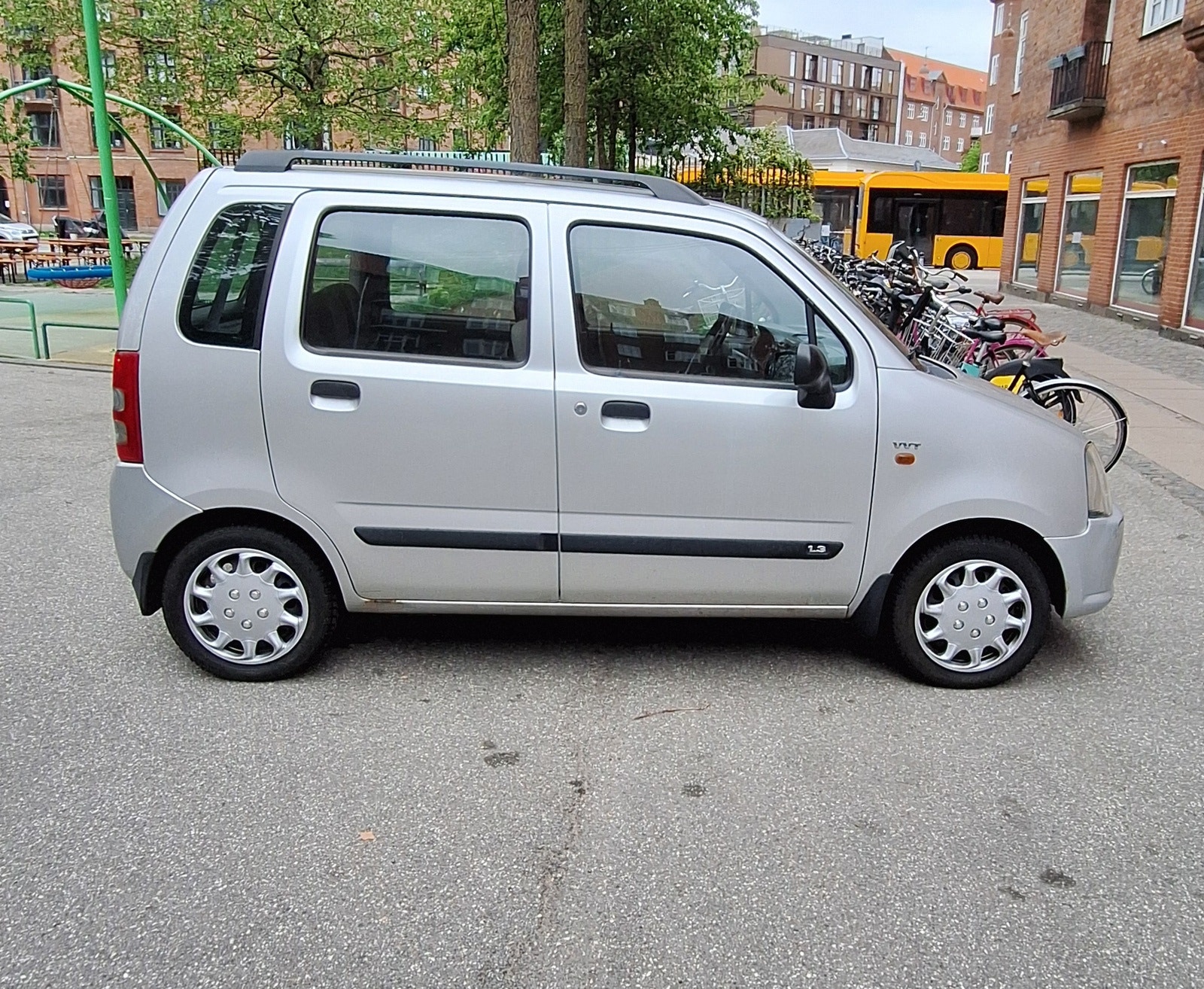 Suzuki Wagon R+ 1.3 DOHC 16V VVT Manual, 94hp, 2004