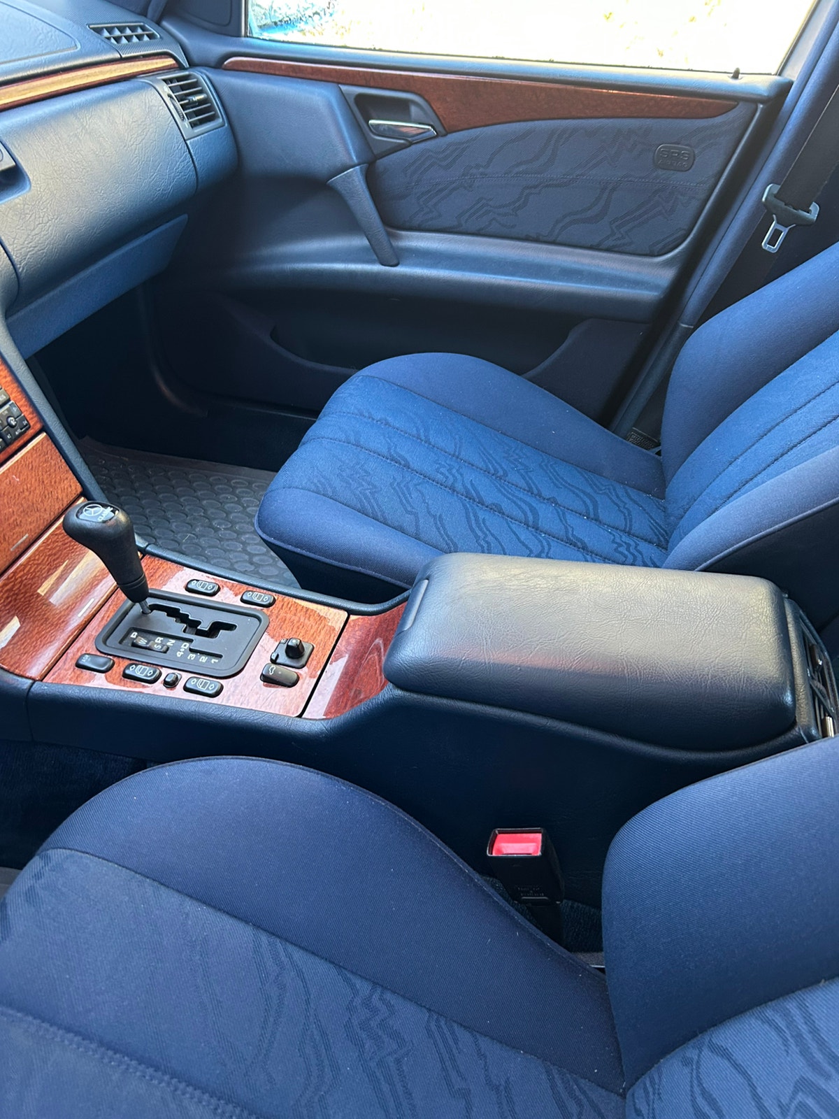 Mercedes-Benz E 220 Diesel Automatisk, 5-trinn, 95hk, 1998
