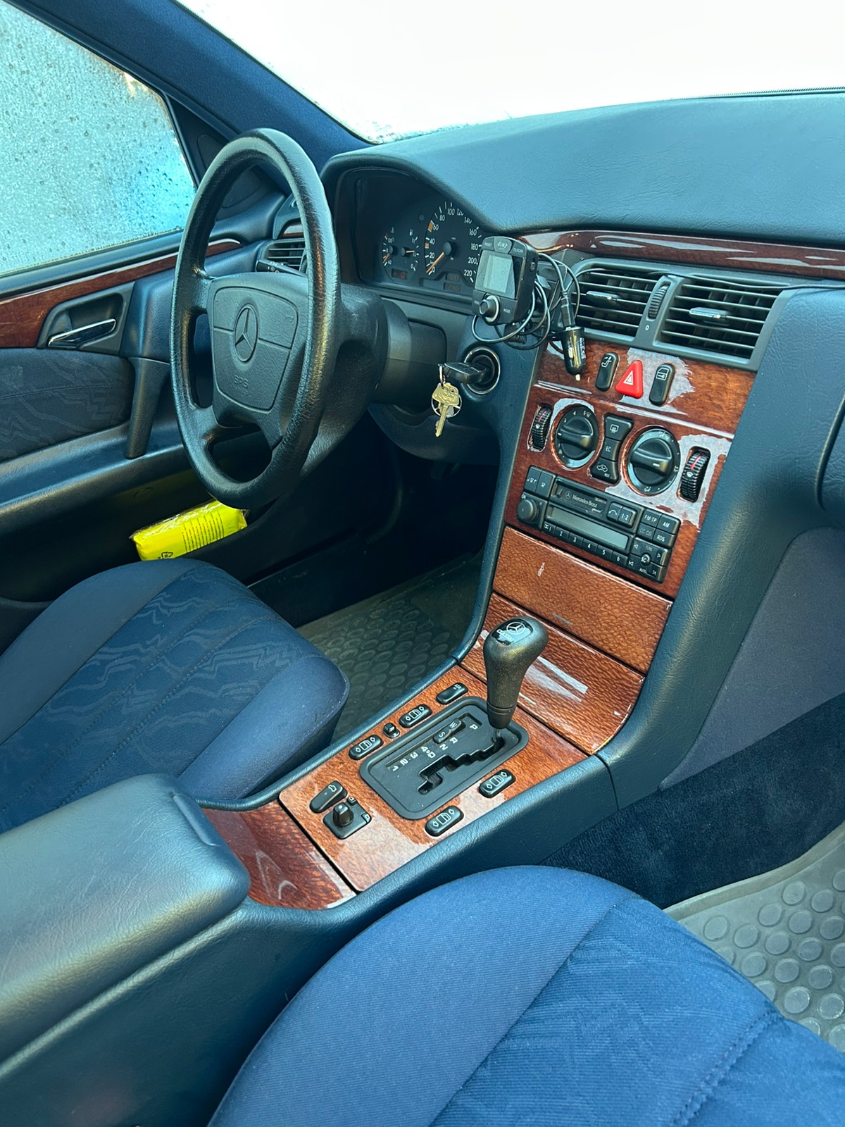 Mercedes-Benz E 220 Diesel Automatisk, 5-trinn, 95hk, 1998
