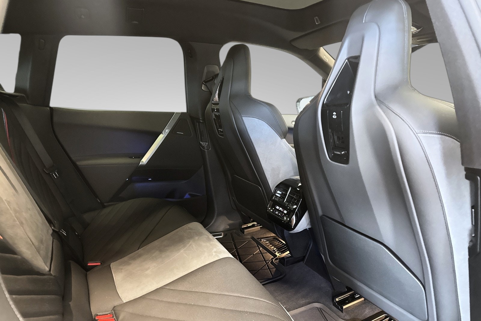 BMW iX xDrive60, 544hk, 2025