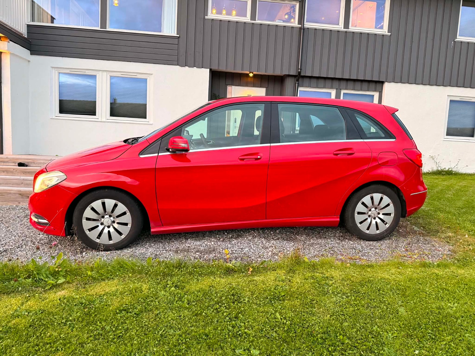 Mercedes-Benz B 180 CDI BlueEFFICIENCY 7G-DCT, 109hp, 2013