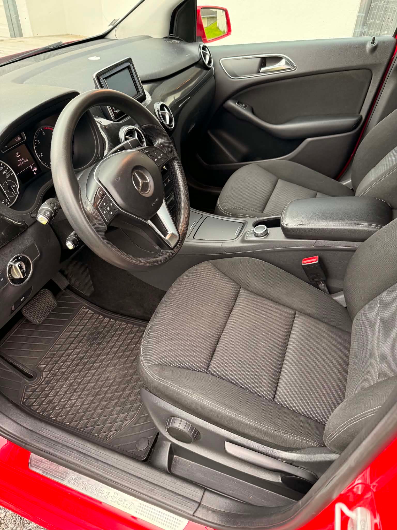 Mercedes-Benz B 180 CDI BlueEFFICIENCY 7G-DCT, 109hp, 2013
