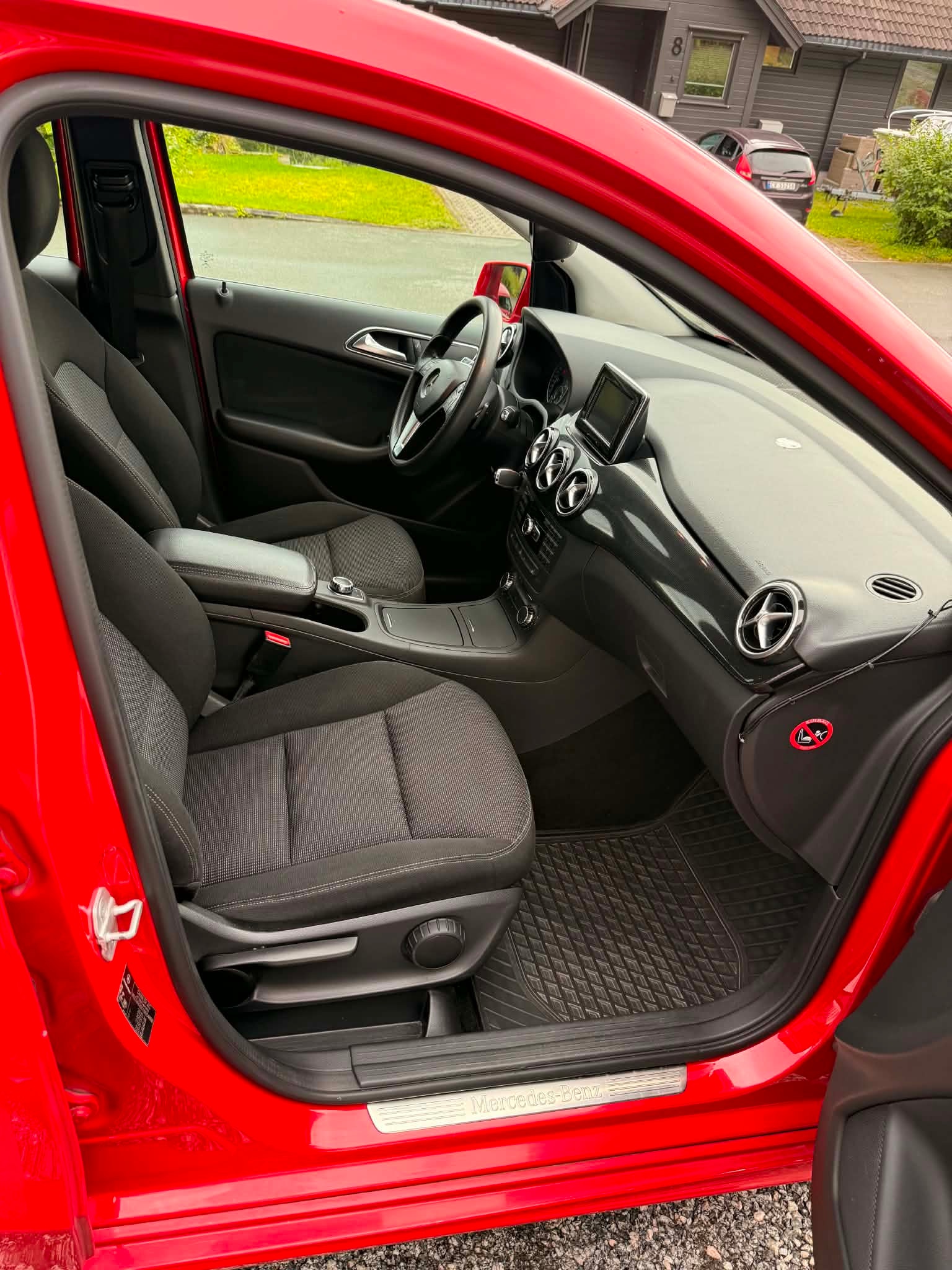 Mercedes-Benz B 180 CDI BlueEFFICIENCY 7G-DCT, 109hp, 2013