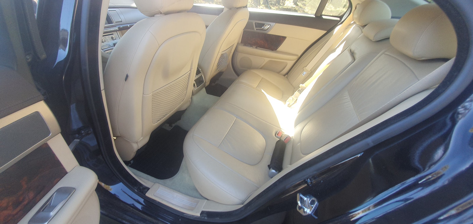 Jaguar XF 3.0 V6 Automatic, 6-trins, 211ps, 2011