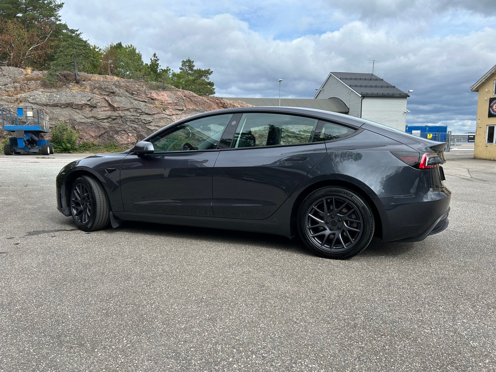 Tesla Model 3 Standard Range, 283hp, 2024