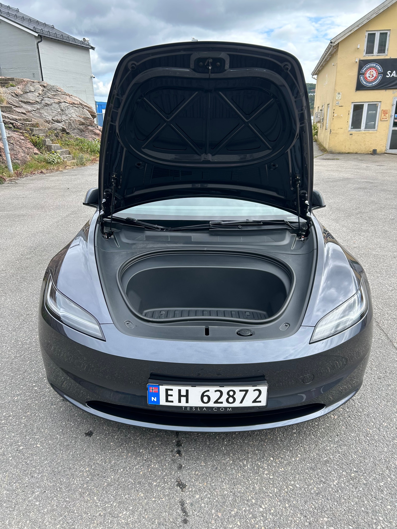 Tesla Model 3 Standard Range, 283hp, 2024