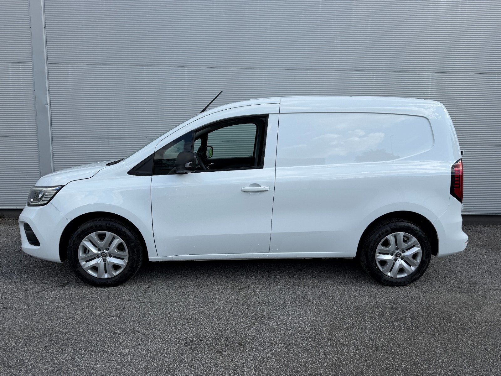 Renault Kangoo E-Tech, 122hp, 2025