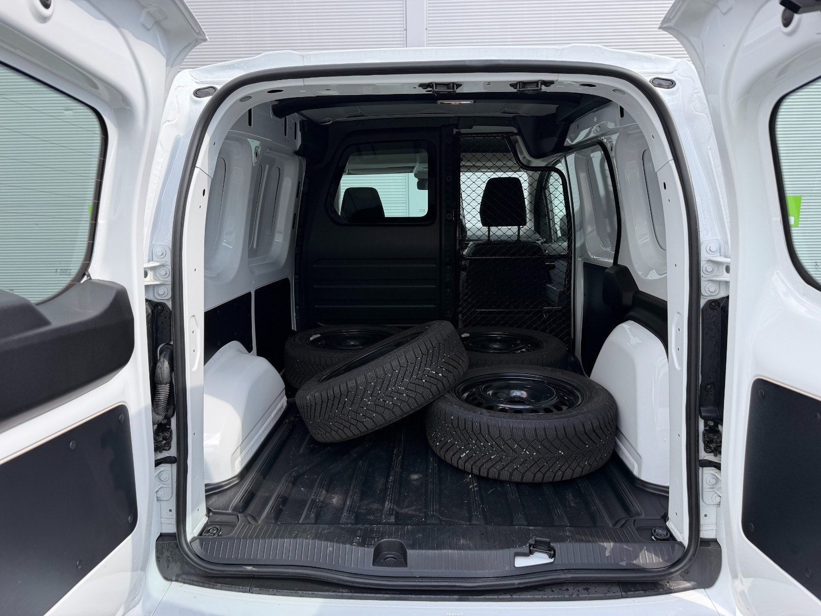 Renault Kangoo E-Tech, 122hp, 2025