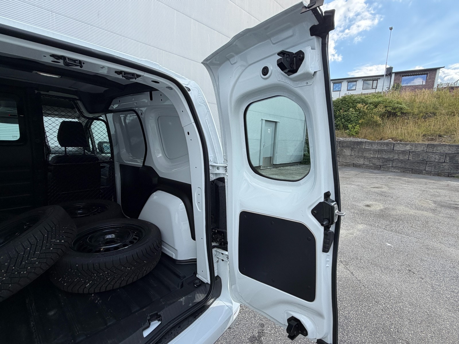 Renault Kangoo E-Tech, 122hp, 2025