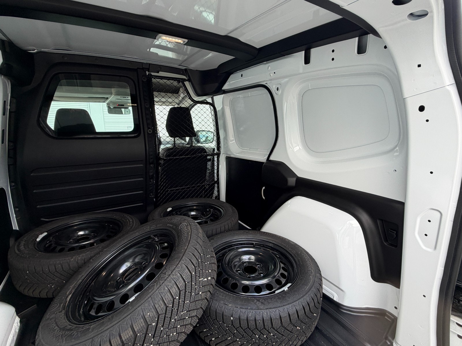 Renault Kangoo E-Tech, 122hp, 2025