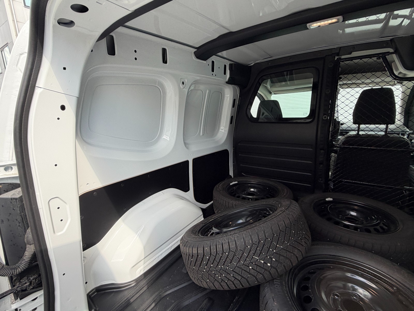 Renault Kangoo E-Tech, 122hp, 2025