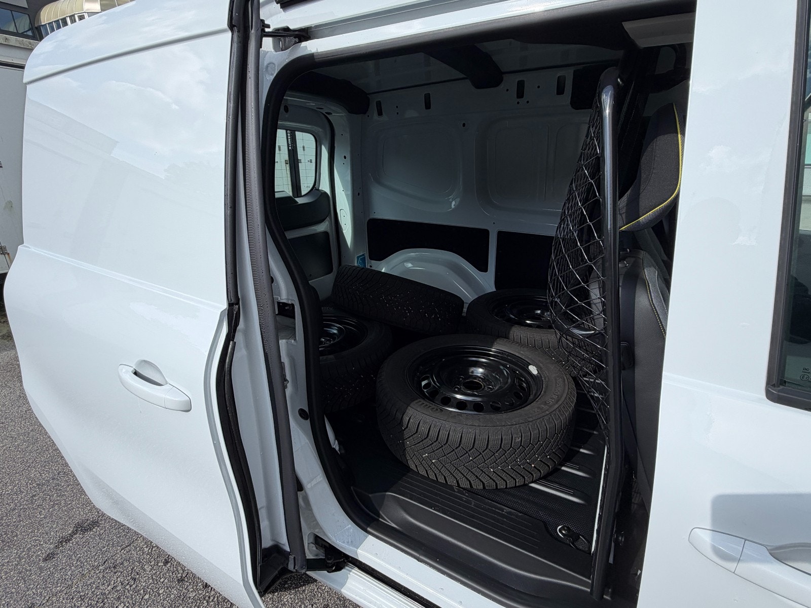Renault Kangoo E-Tech, 122hp, 2025