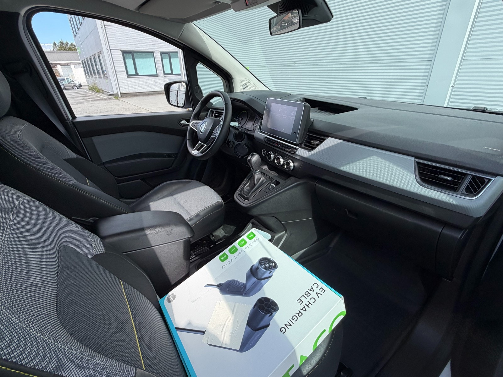 Renault Kangoo E-Tech, 122hp, 2025