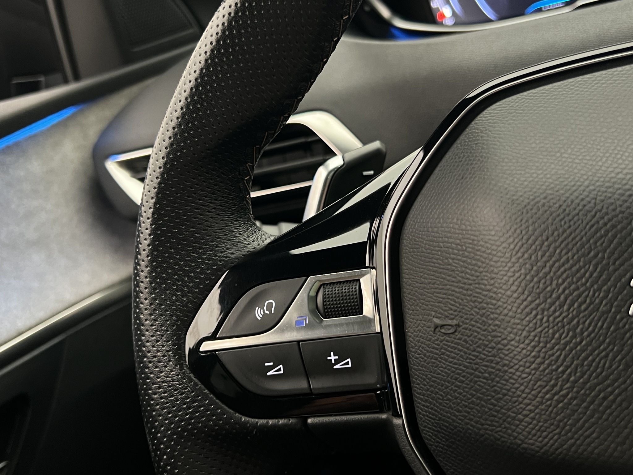 Peugeot 3008 1.2 PureTech 130 EAT, 8-trins, 131ps, 2023