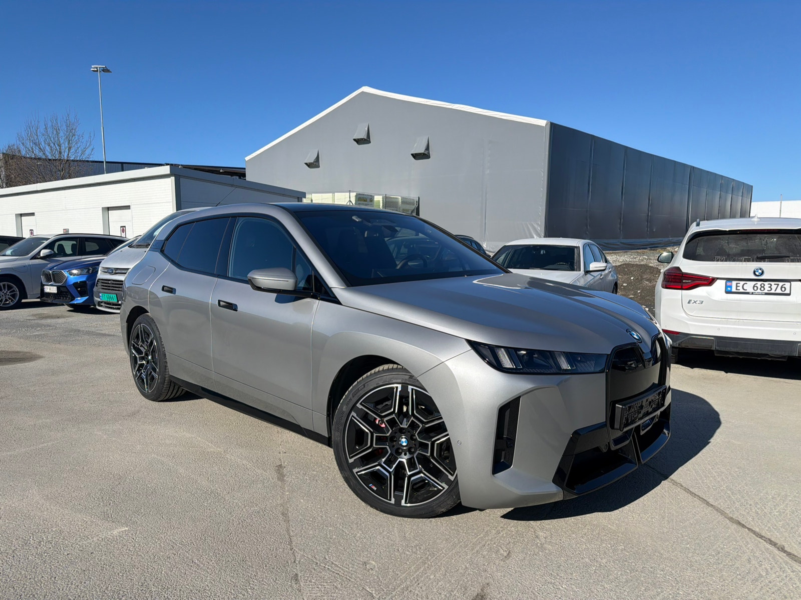 BMW iX xDrive60, 544hp, 2025