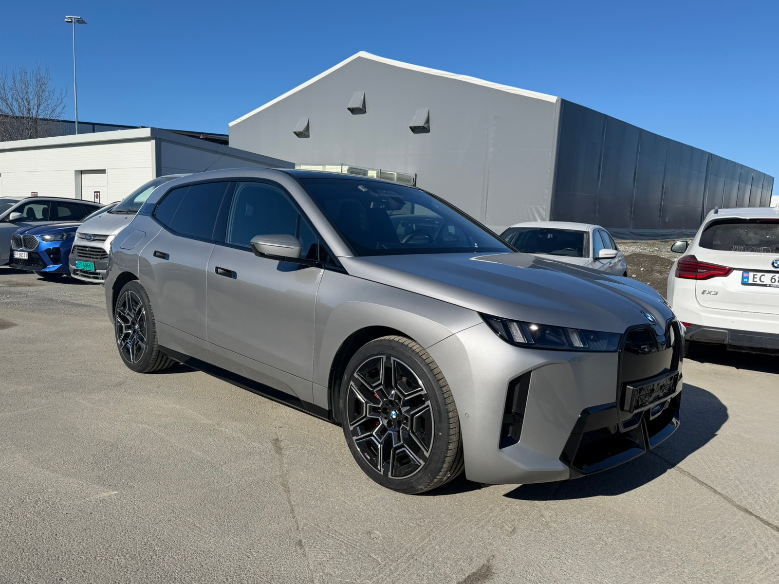 BMW iX xDrive60, 544hp, 2025
