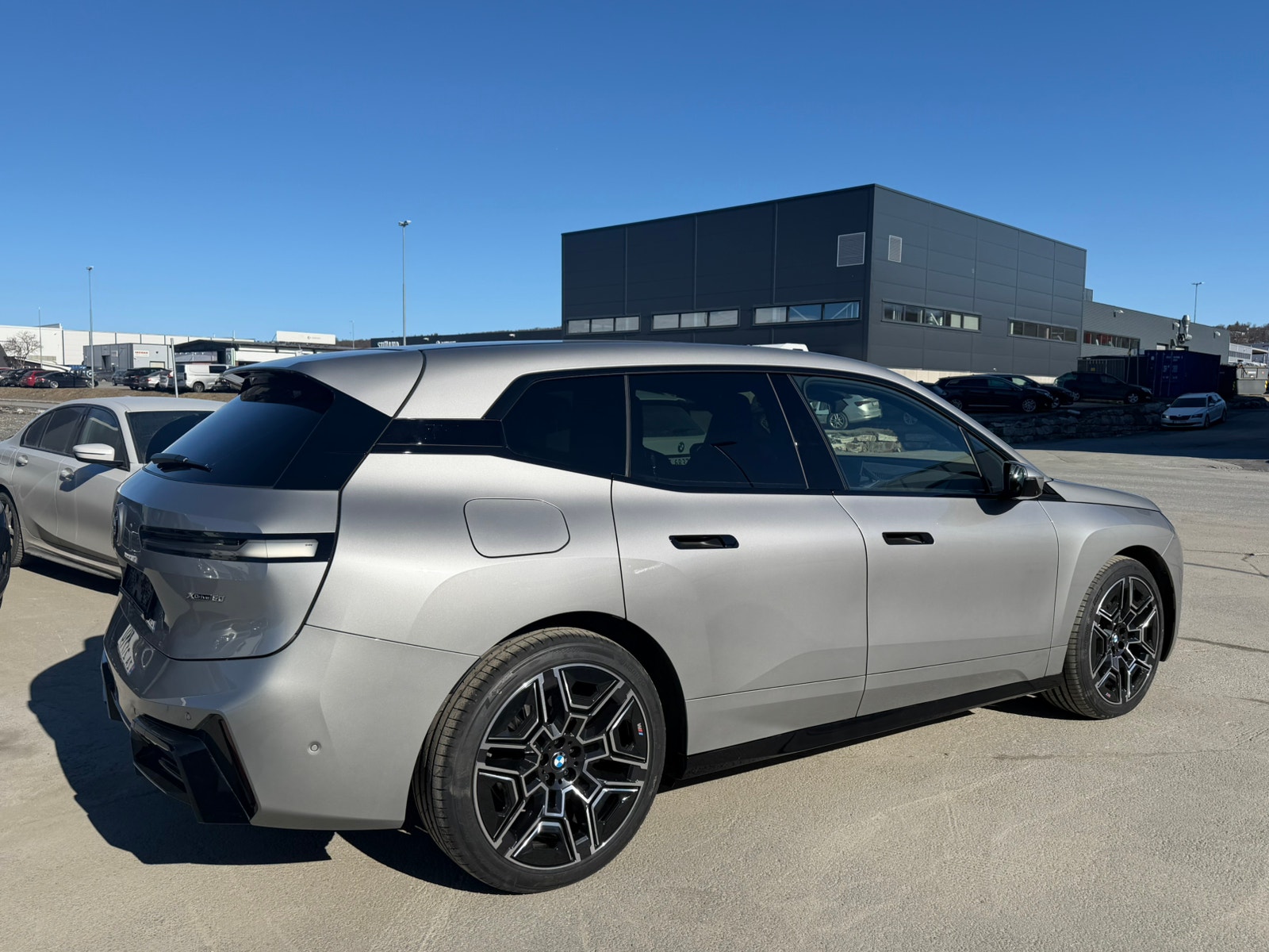 BMW iX xDrive60, 544hp, 2025