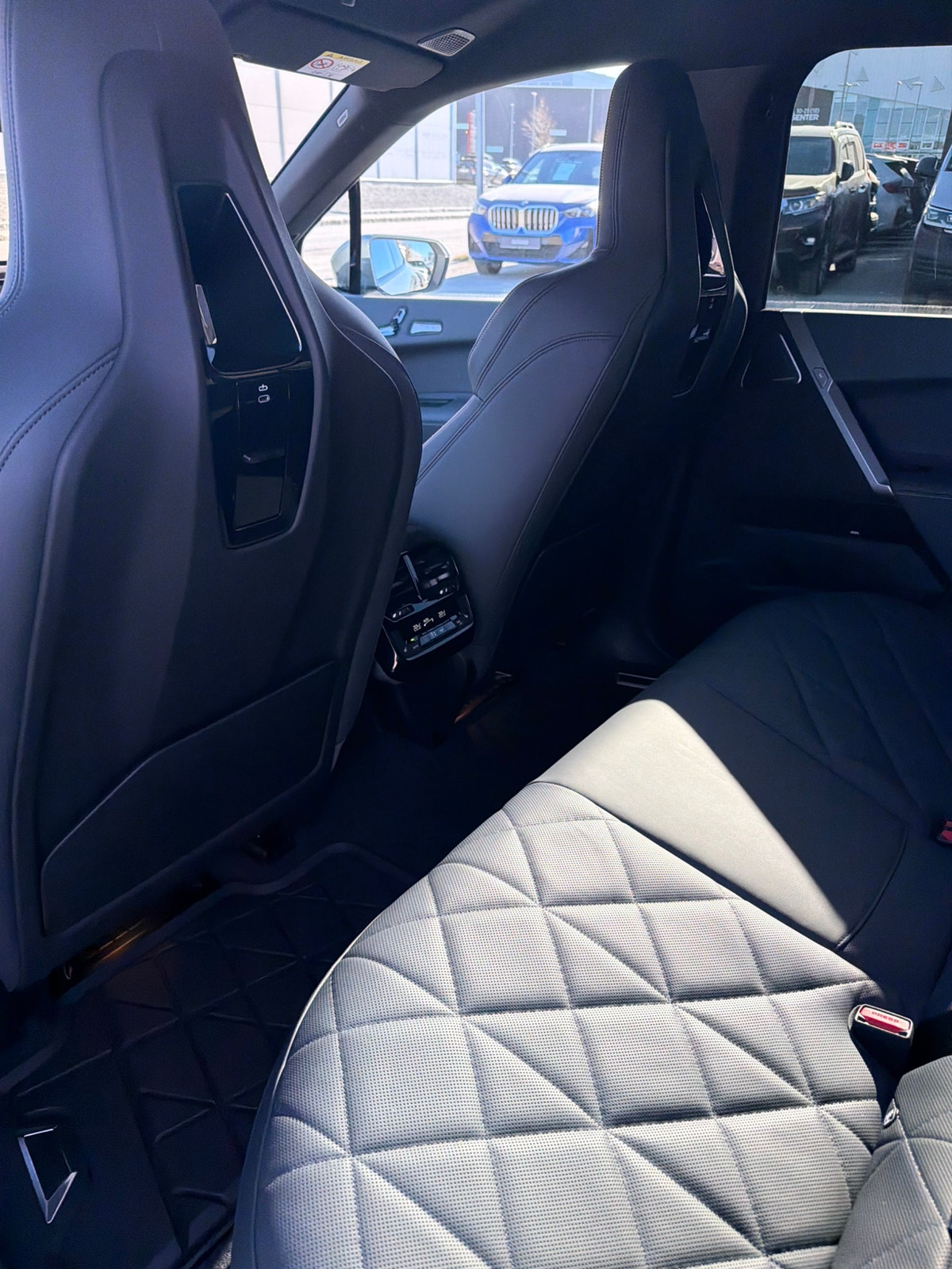 BMW iX xDrive60, 544hp, 2025