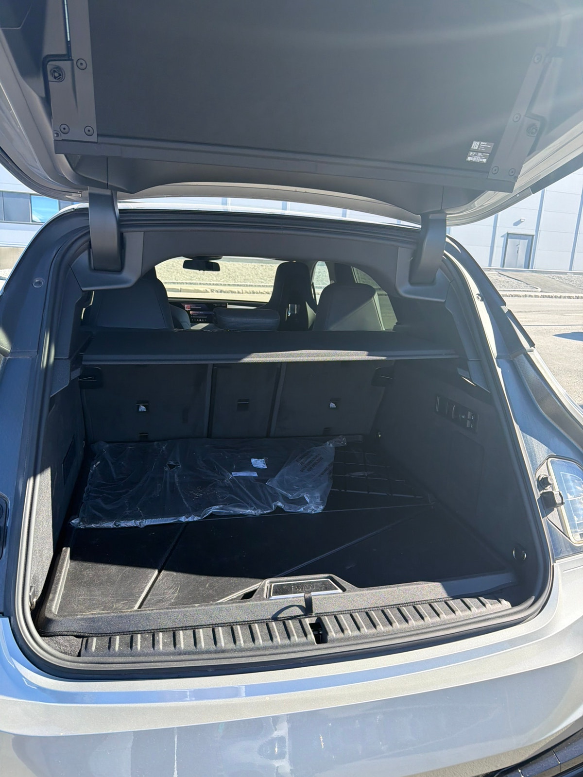 BMW iX xDrive60, 544hp, 2025