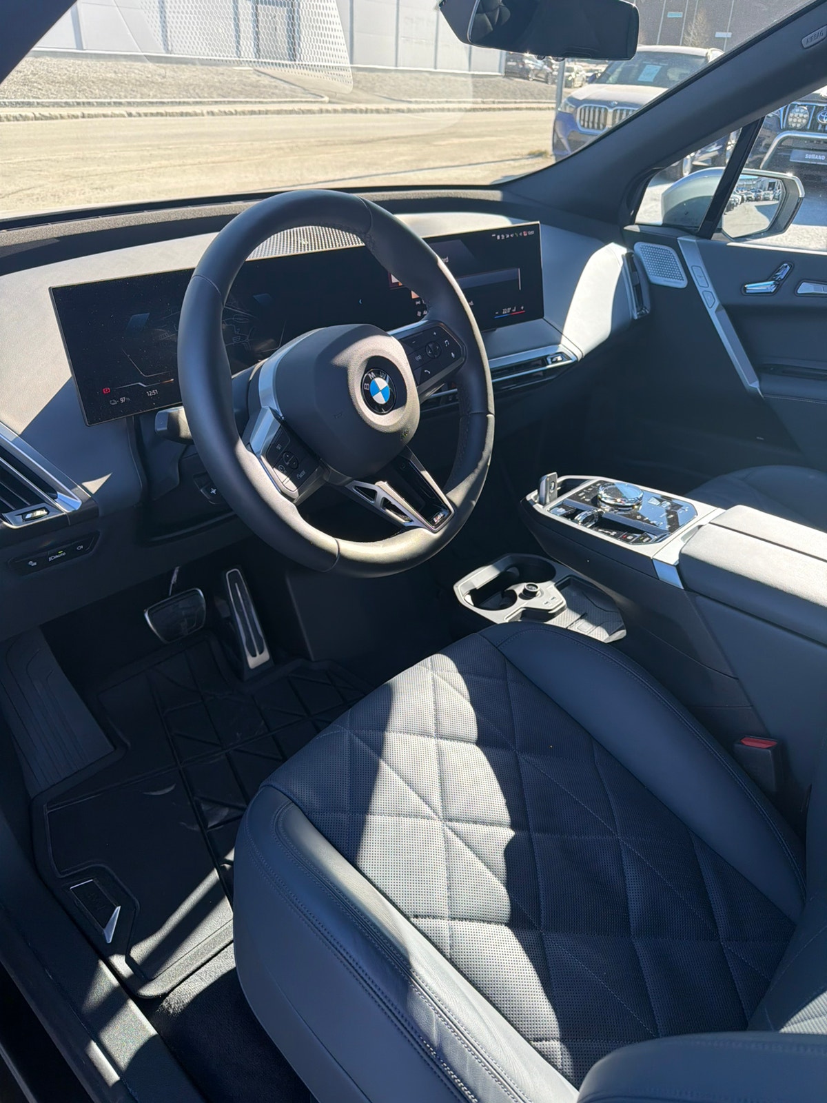 BMW iX xDrive60, 544hp, 2025