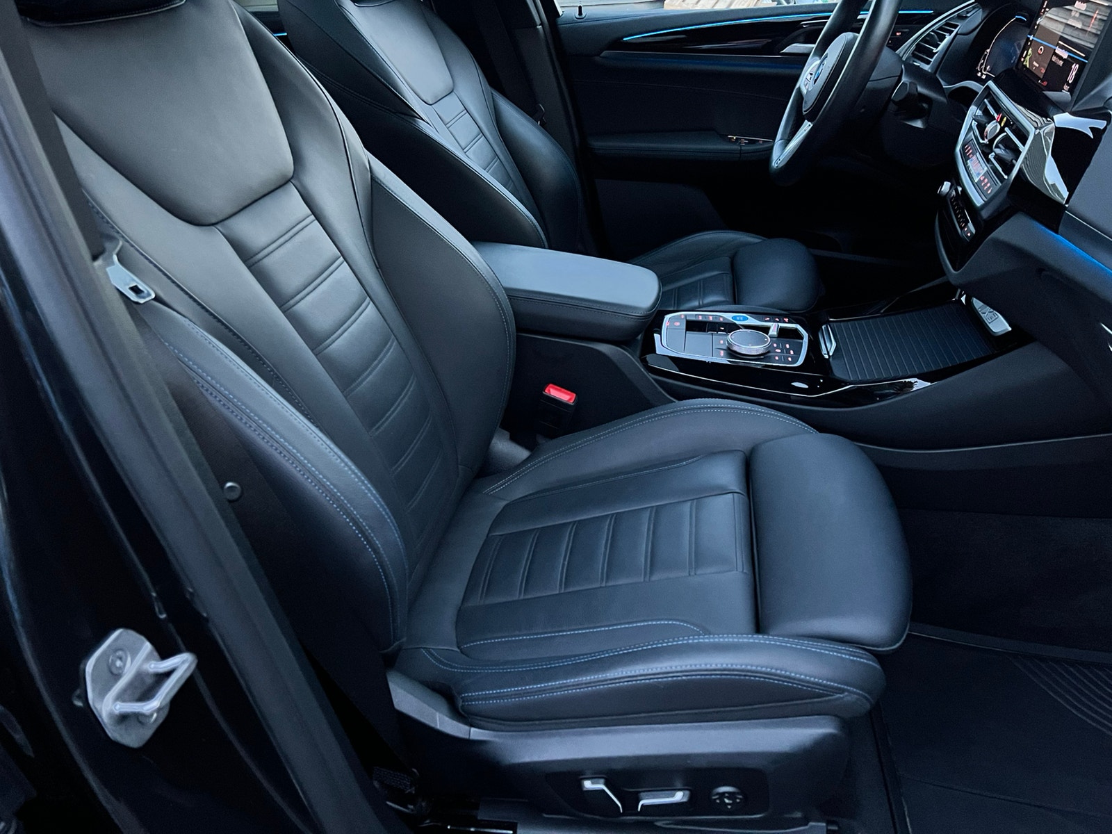 BMW iX3, 286ps, 2024