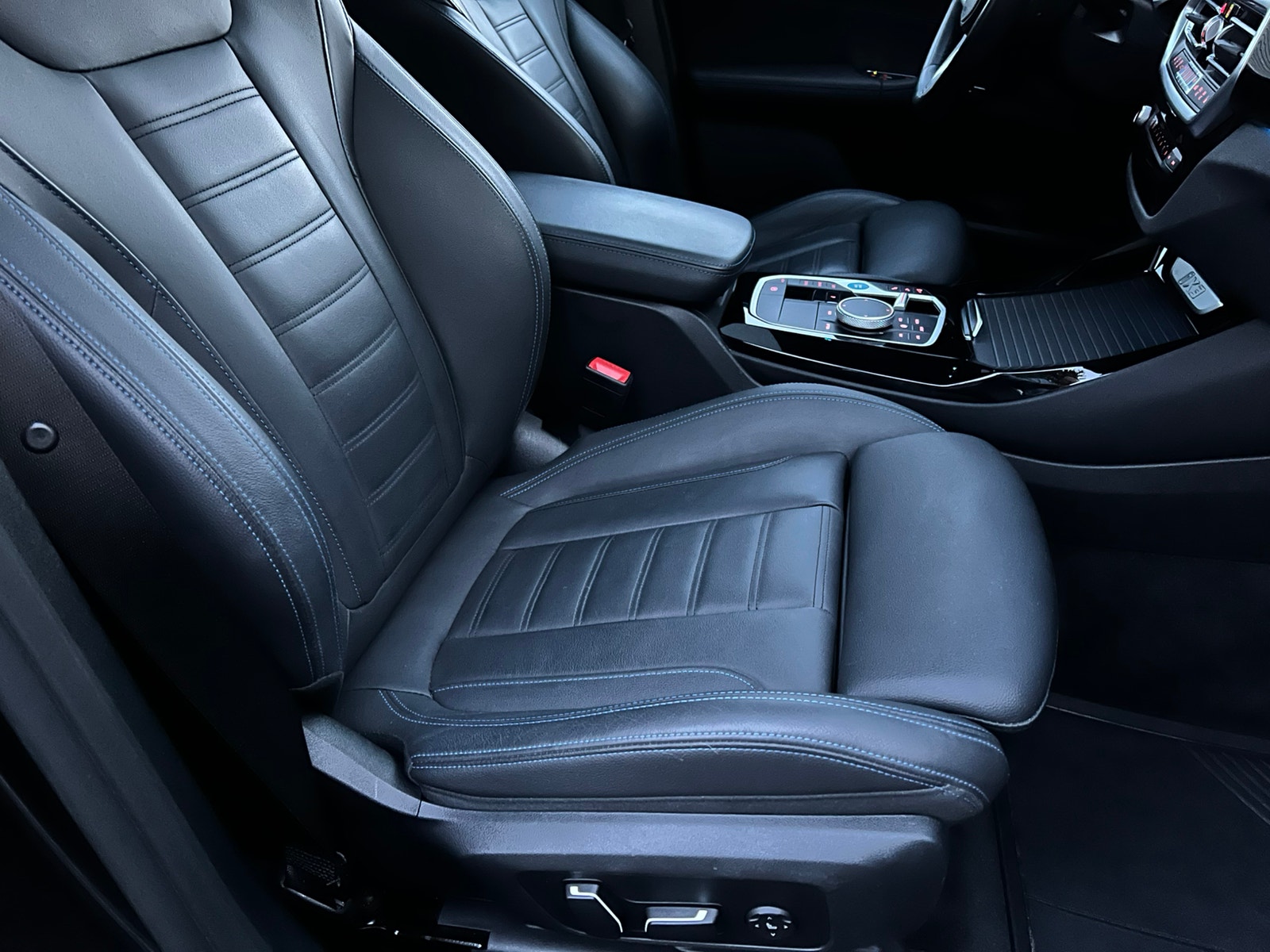 BMW iX3, 286ps, 2024