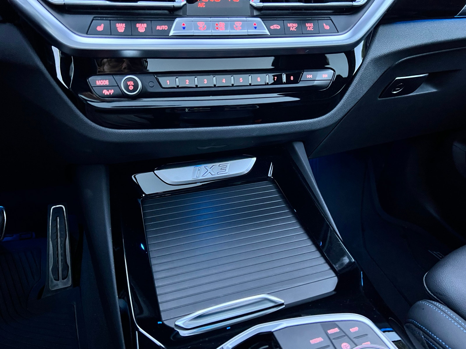 BMW iX3, 286ps, 2024