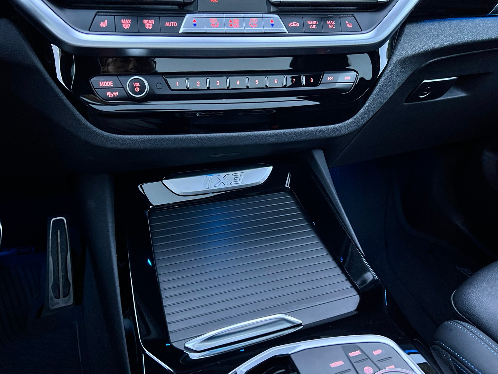 BMW iX3, 286ps, 2024