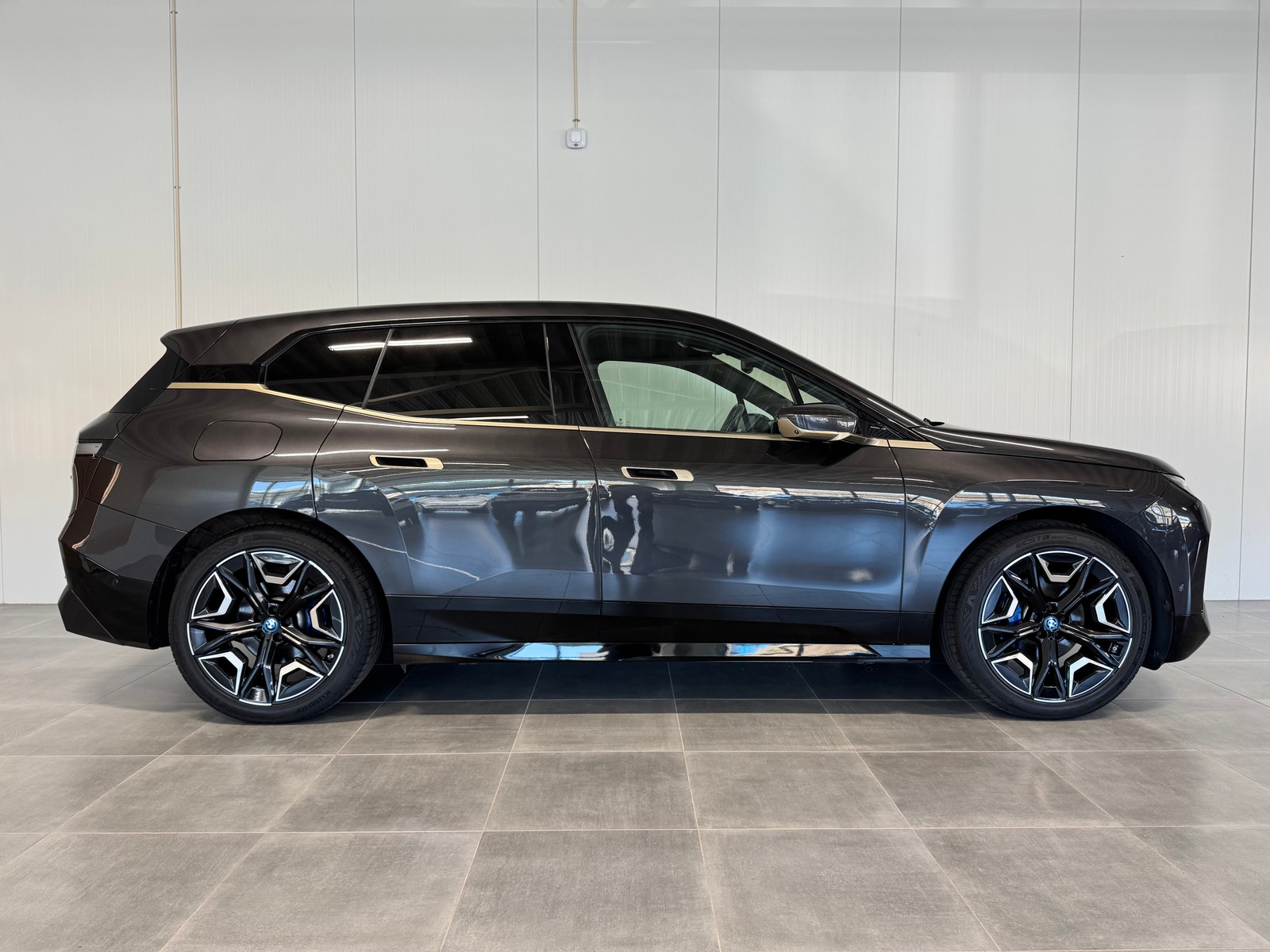BMW iX xDrive50, 524hp, 2022
