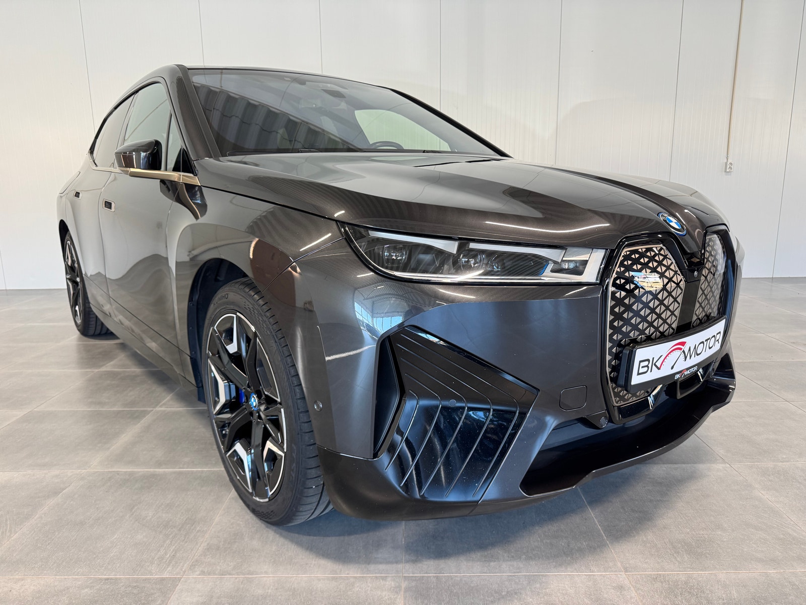 BMW iX xDrive50, 524hp, 2022