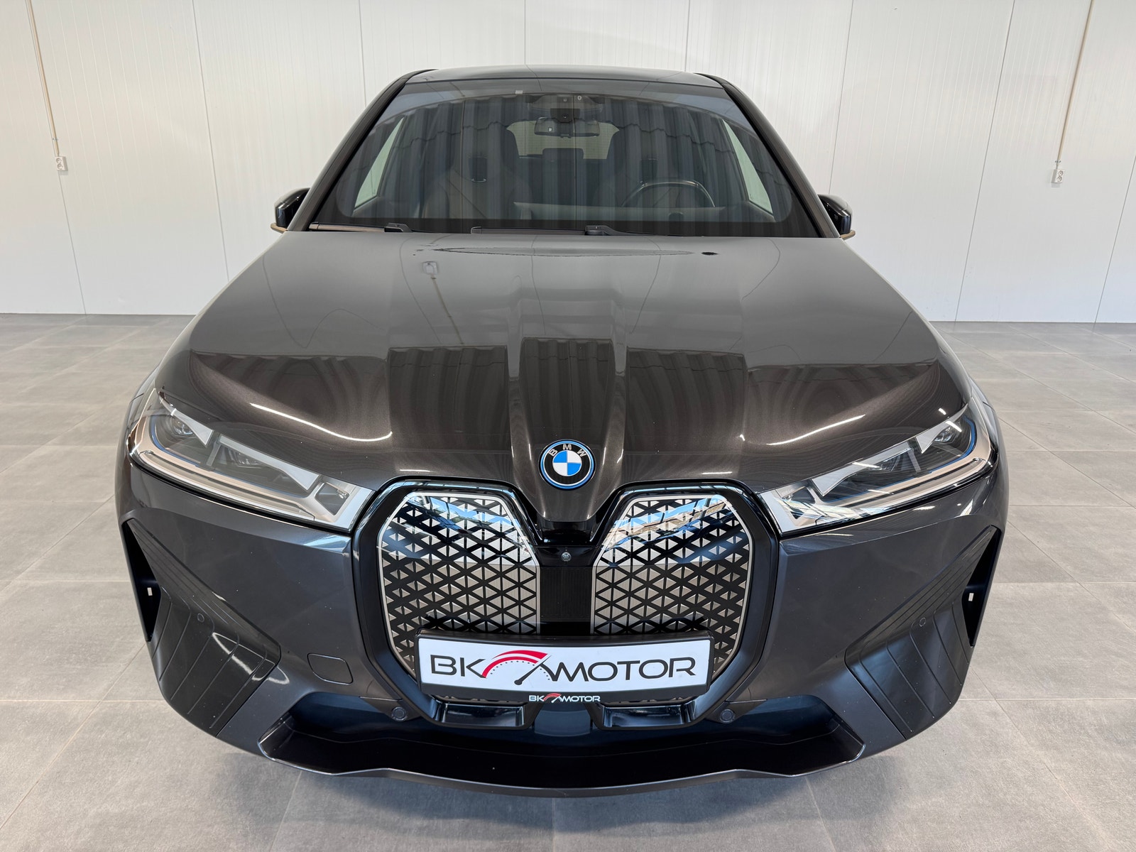 BMW iX xDrive50, 524hp, 2022