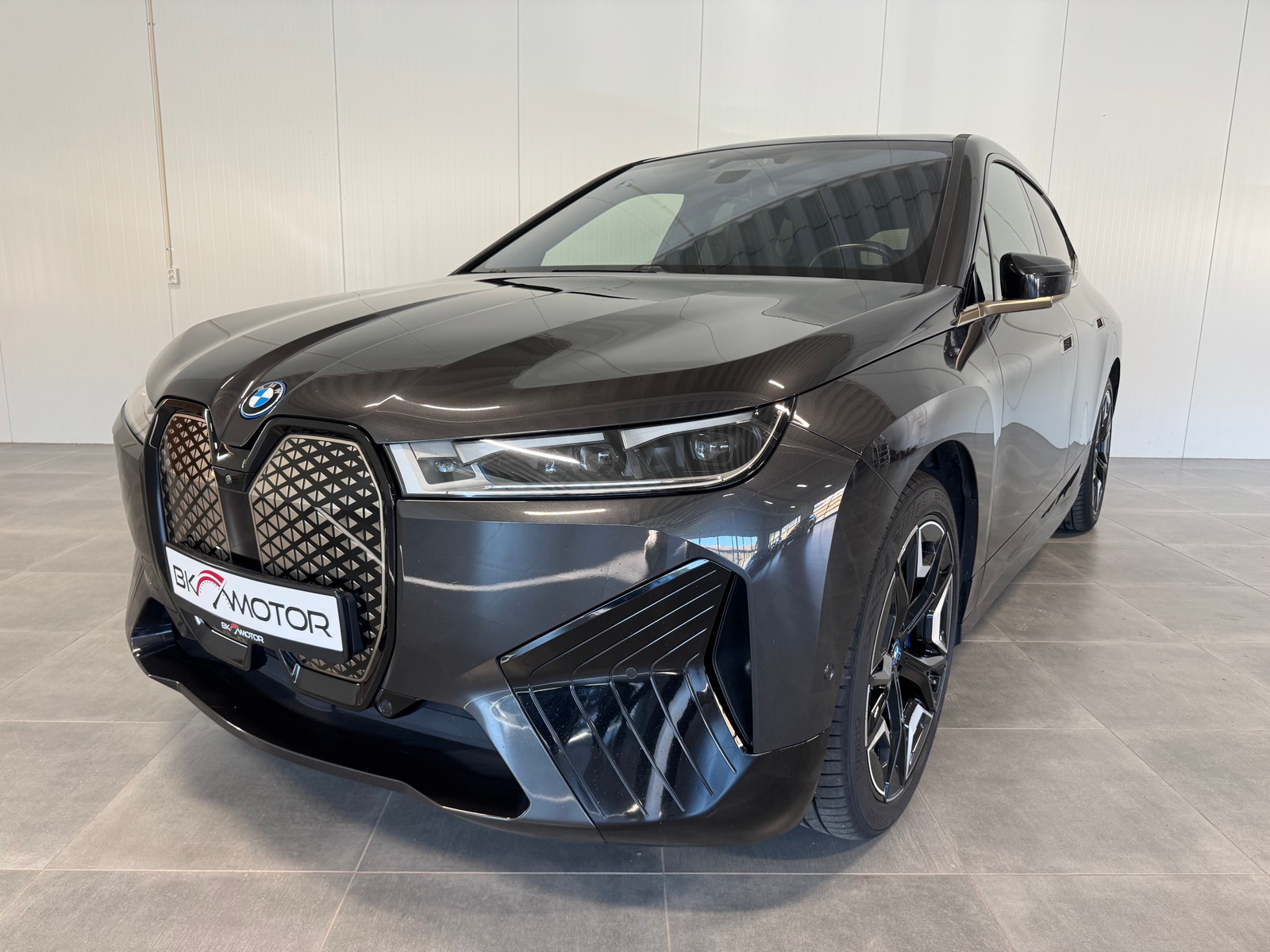BMW iX xDrive50, 524hp, 2022