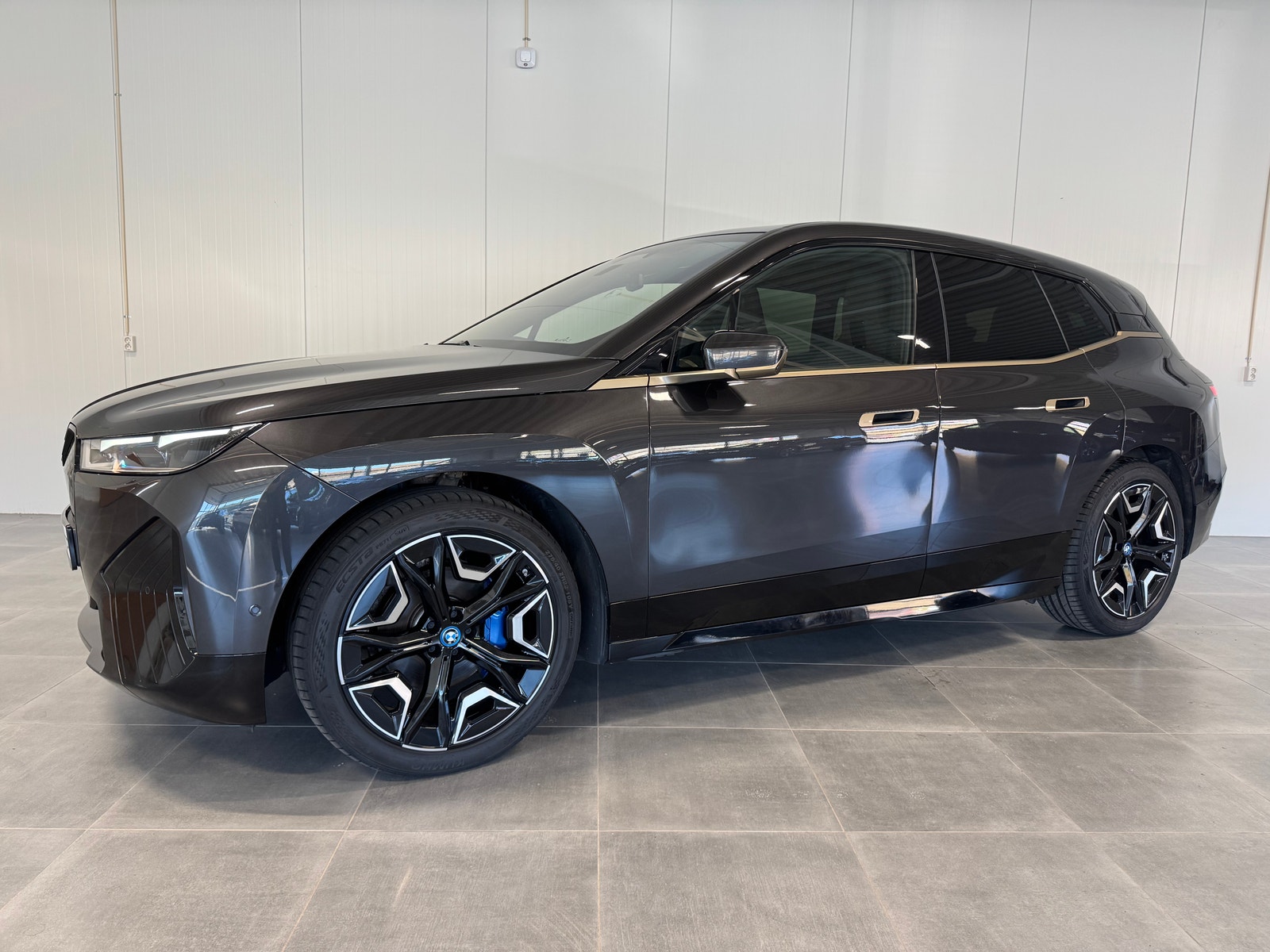 BMW iX xDrive50, 524hp, 2022
