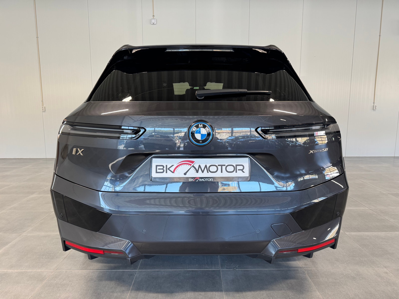 BMW iX xDrive50, 524hp, 2022