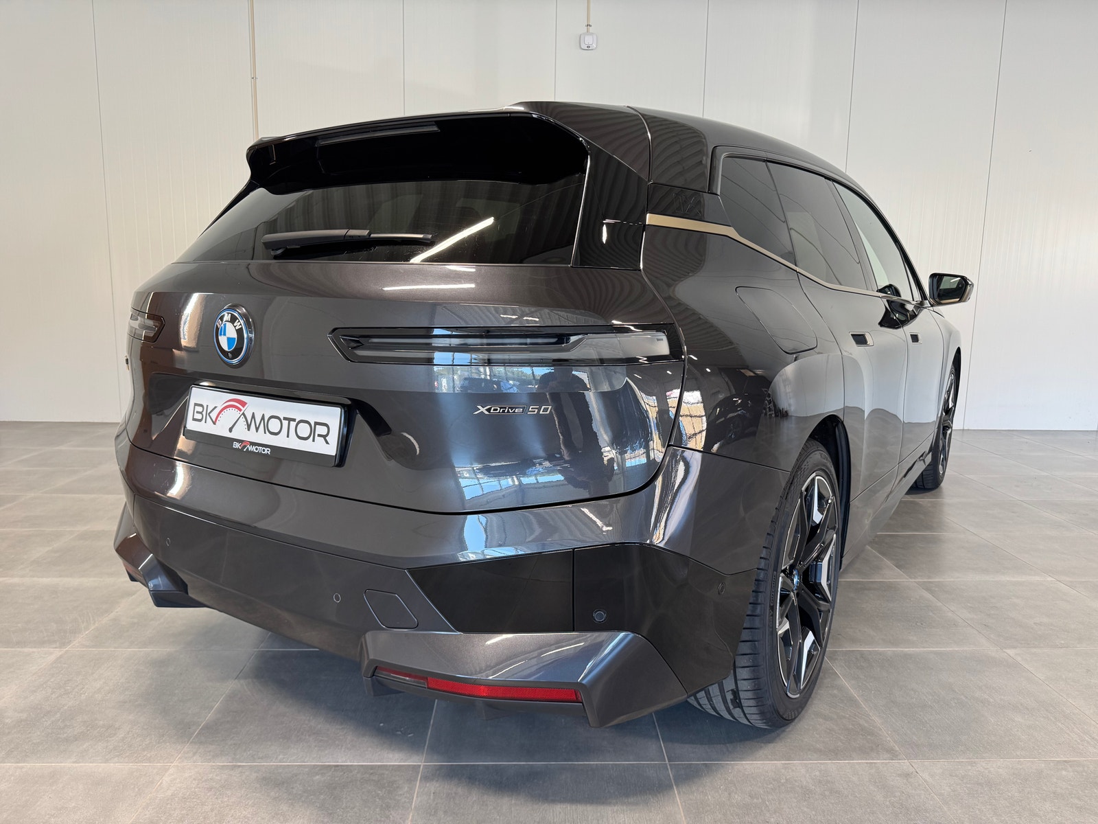 BMW iX xDrive50, 524hp, 2022
