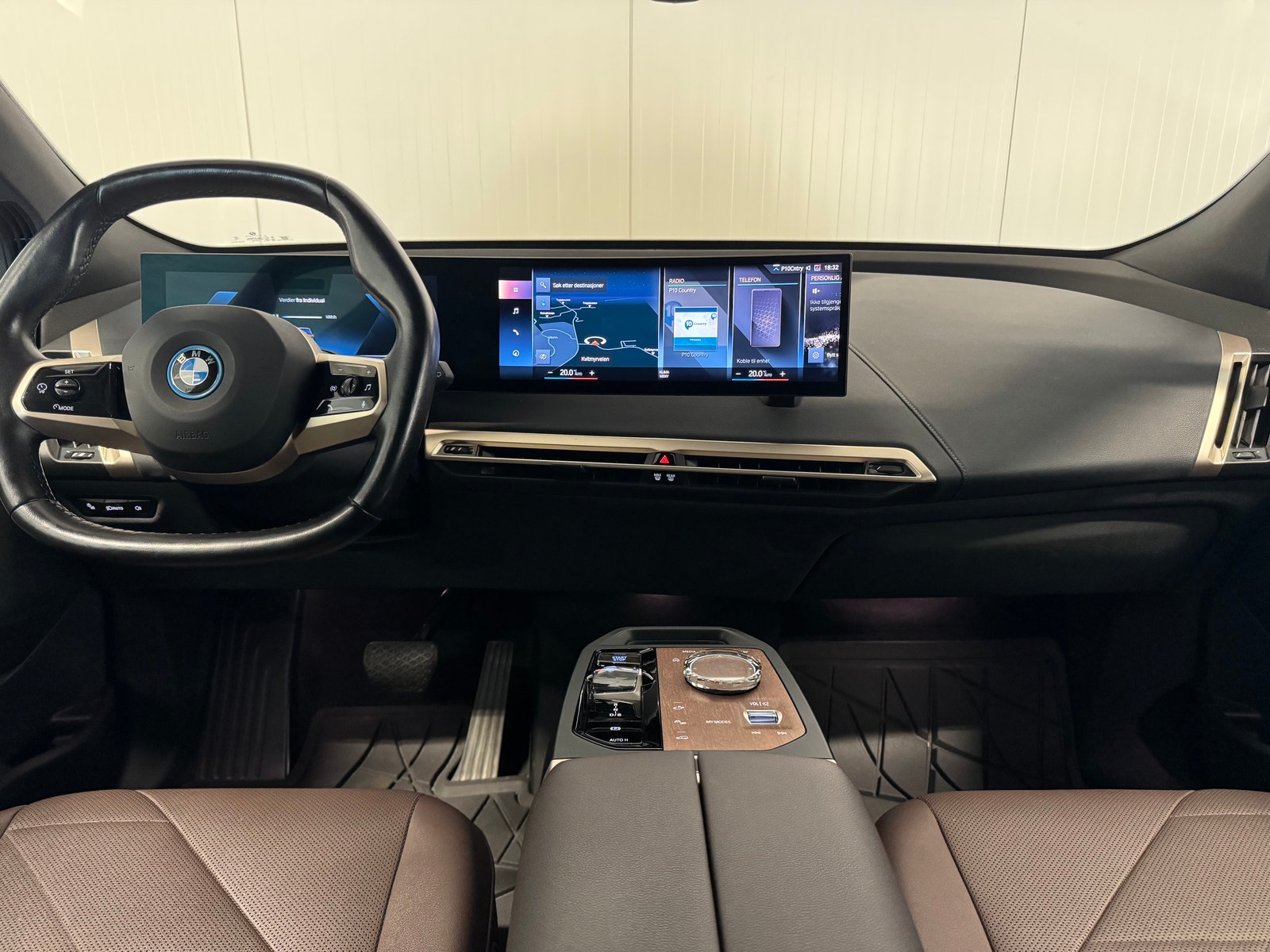 BMW iX xDrive50, 524hp, 2022