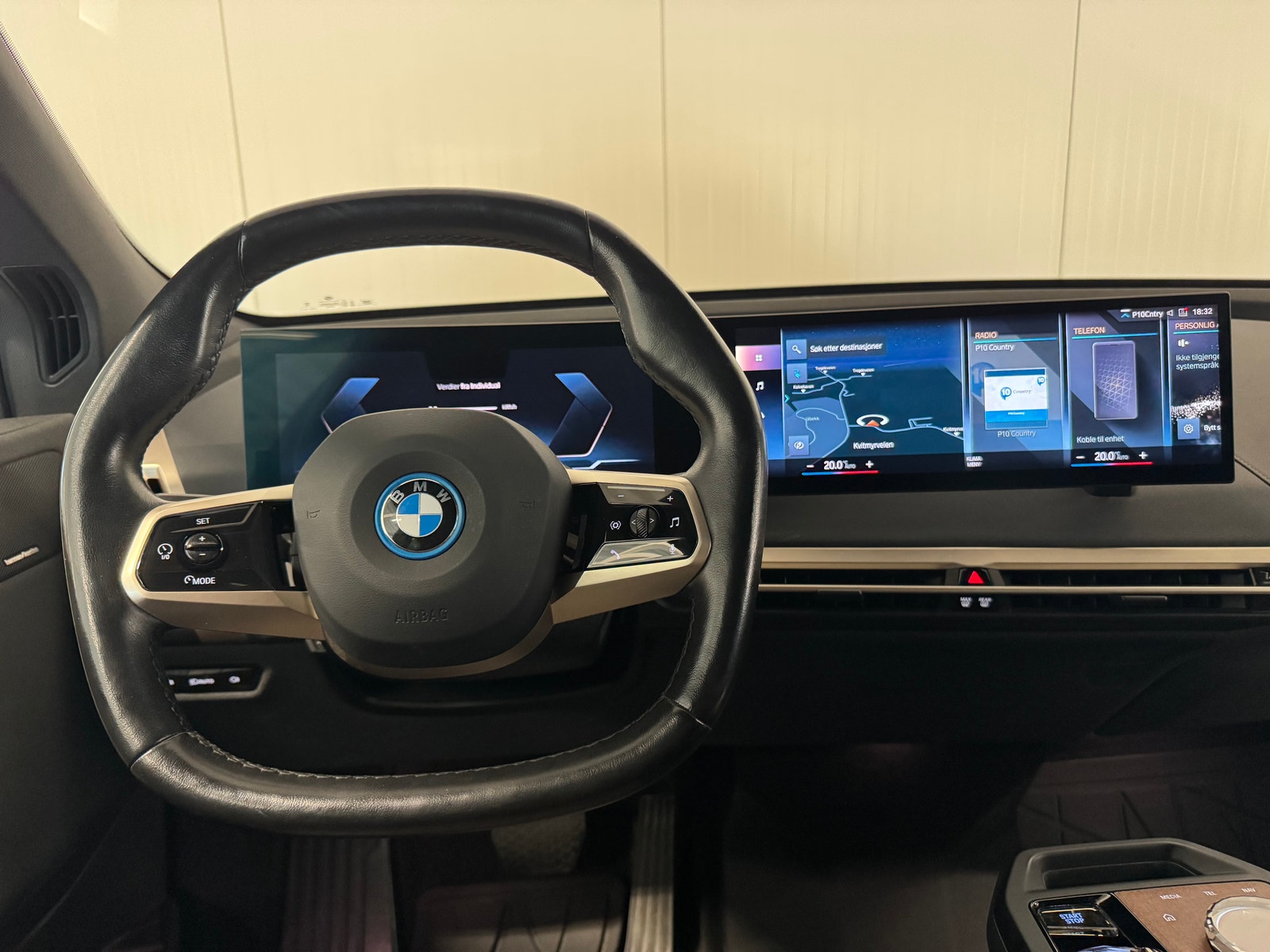 BMW iX xDrive50, 524hp, 2022