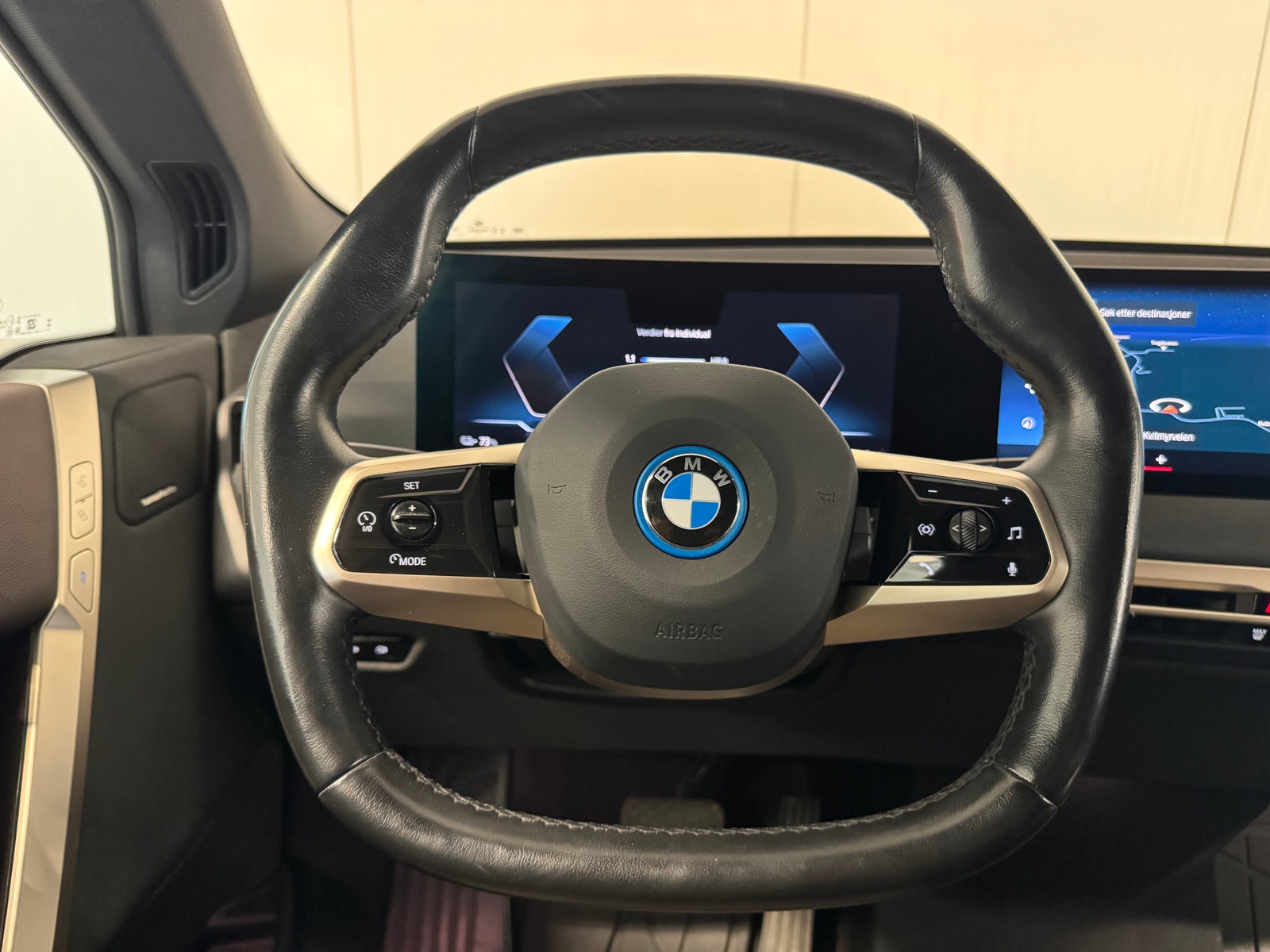 BMW iX xDrive50, 524hp, 2022