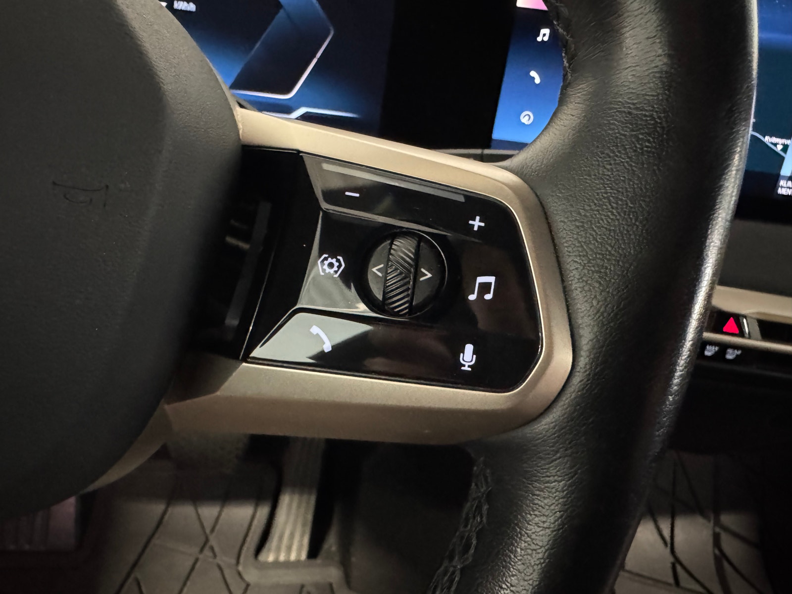 BMW iX xDrive50, 524hp, 2022