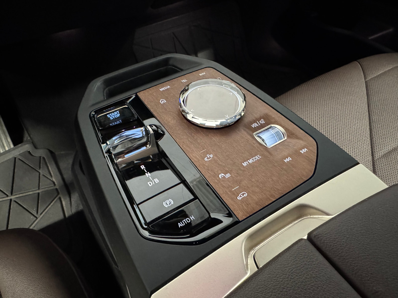 BMW iX xDrive50, 524hp, 2022