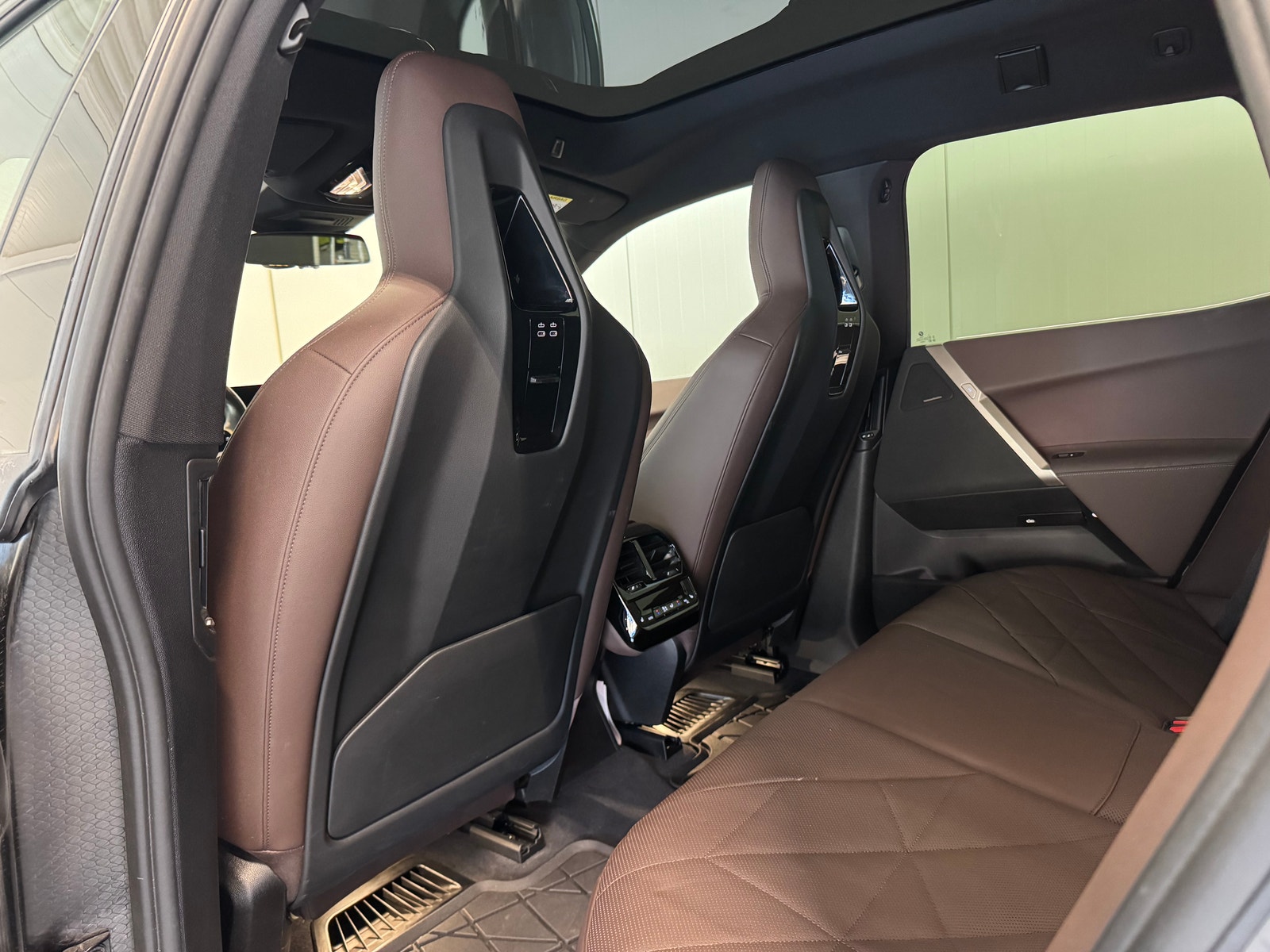 BMW iX xDrive50, 524hp, 2022
