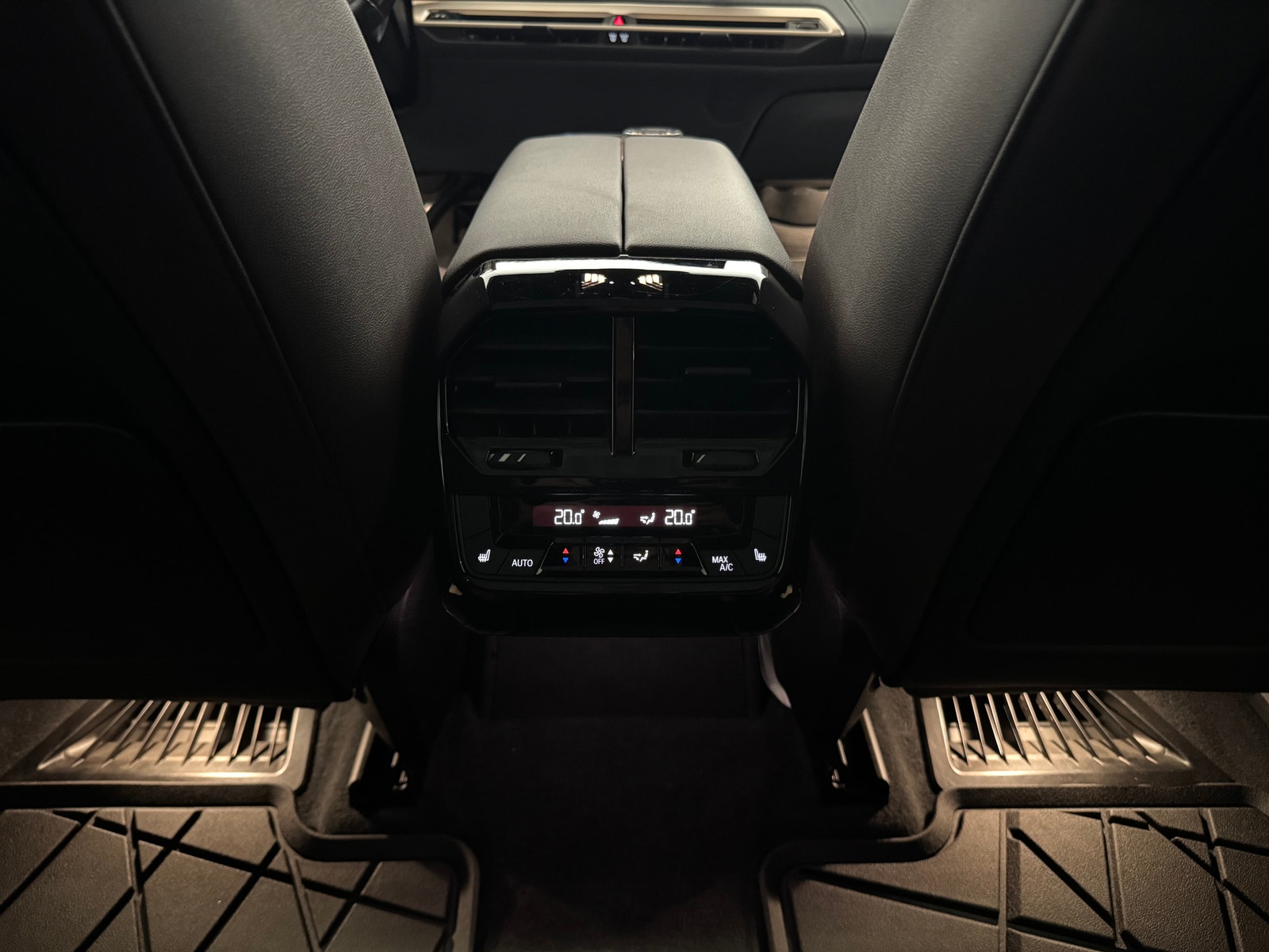 BMW iX xDrive50, 524hp, 2022