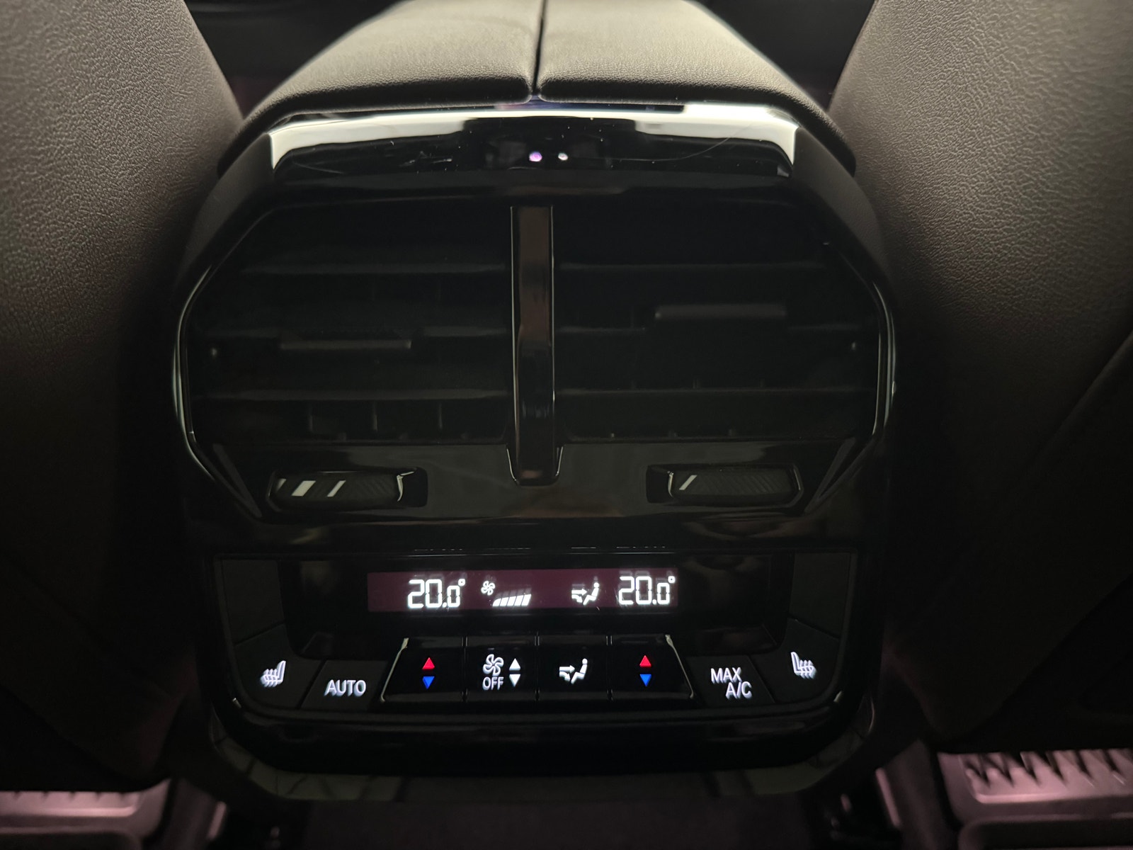 BMW iX xDrive50, 524hp, 2022